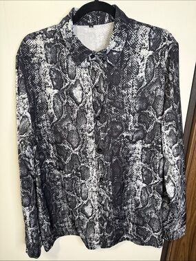 Men's Snake Print Button-Up Shirt - Black & White